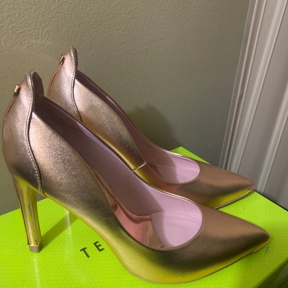 Ted Baker London Pumps - Picture 7 of 7